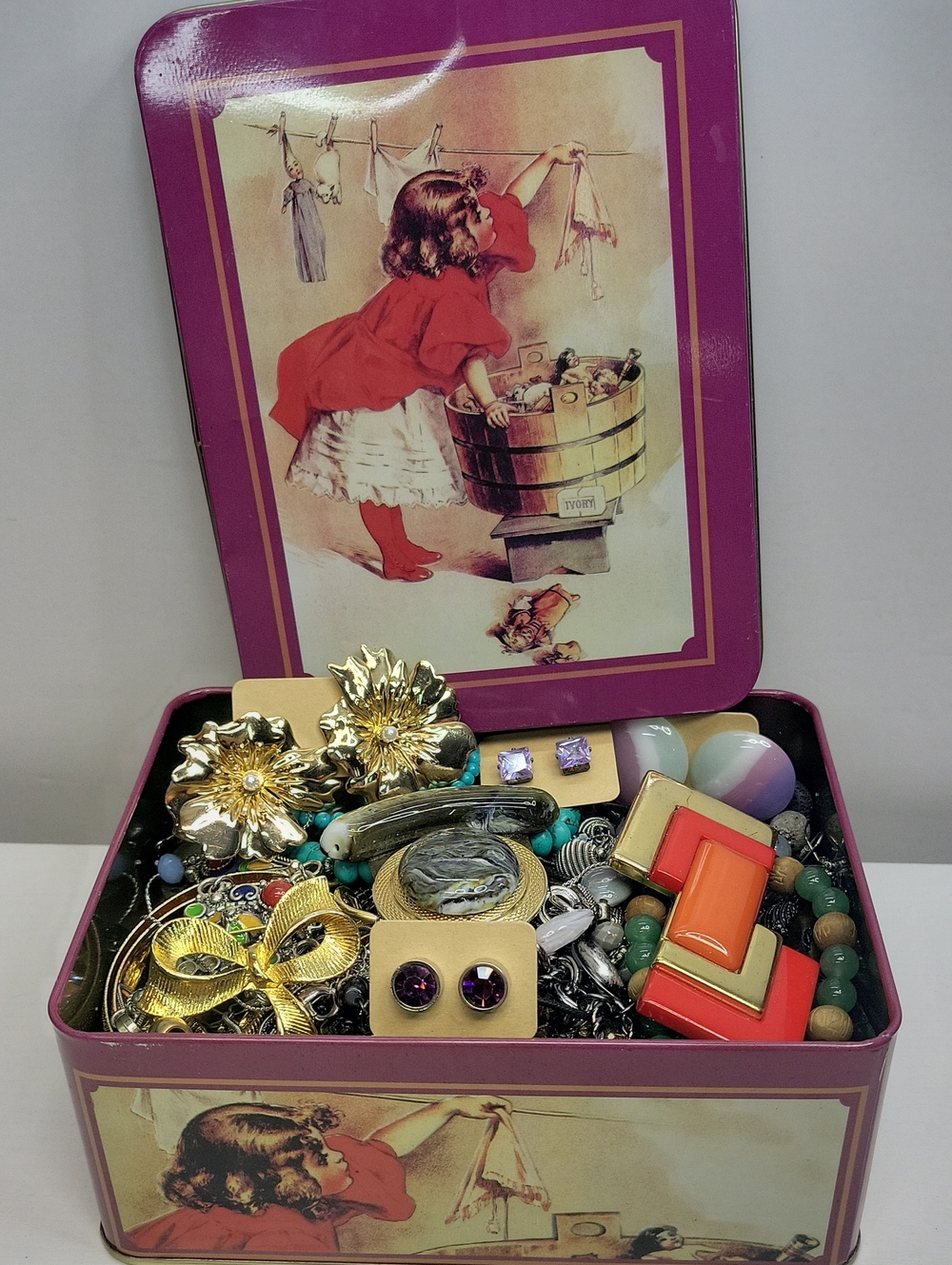 Vintage Tin Filled With Jewelry